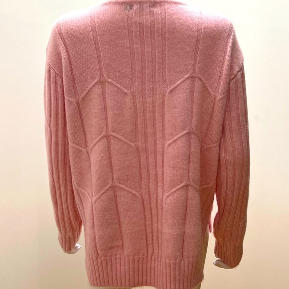 PINK & NEW sweater over a long shirt! Let your shirt tails show 😊 - Picture 3 of 4